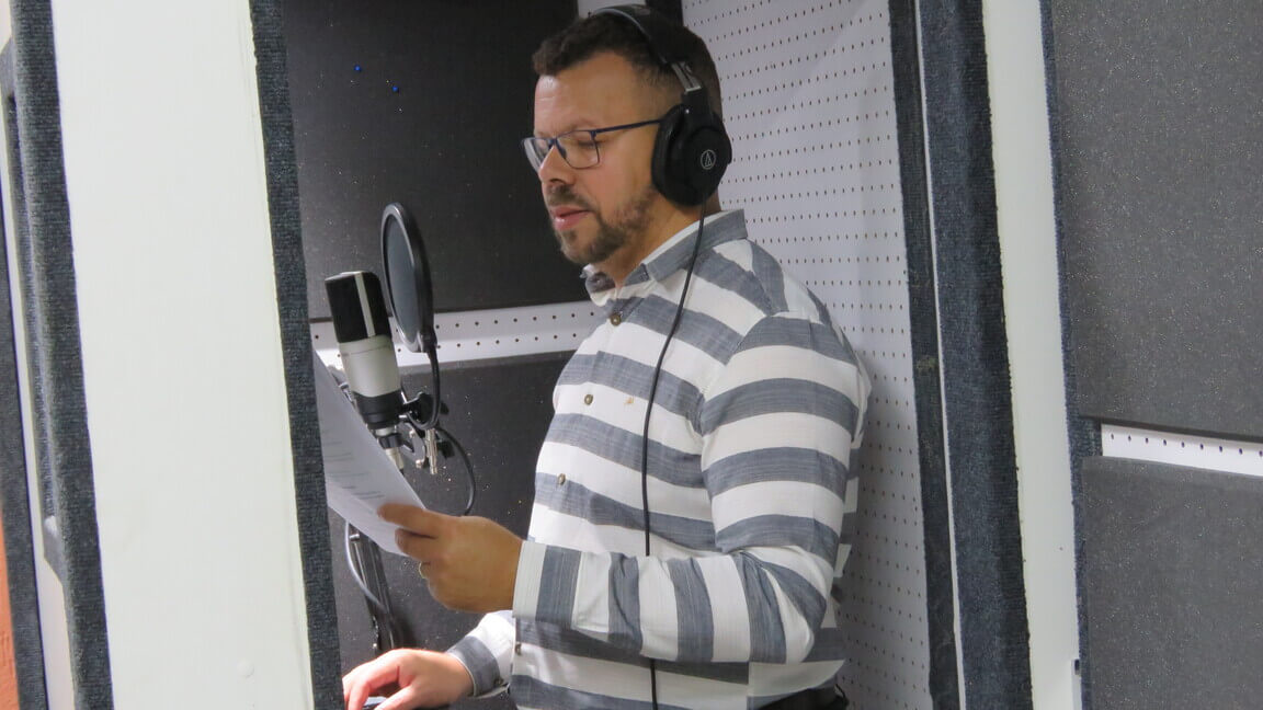 siqueira-locutor7-estúdio