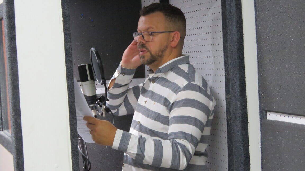 siqueira-locutor8-estúdio