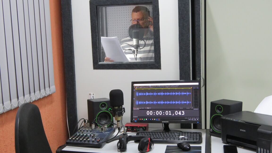 siqueira-locutor9-estúdio